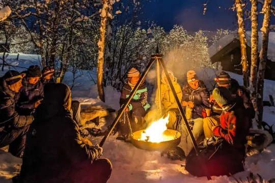 Familietur med aking og bålkos