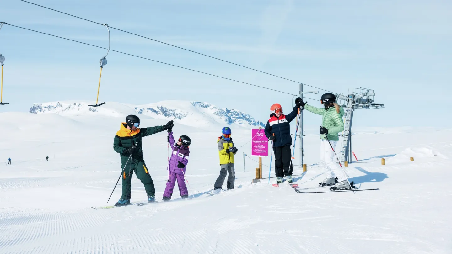 Familie på ski geilo high five