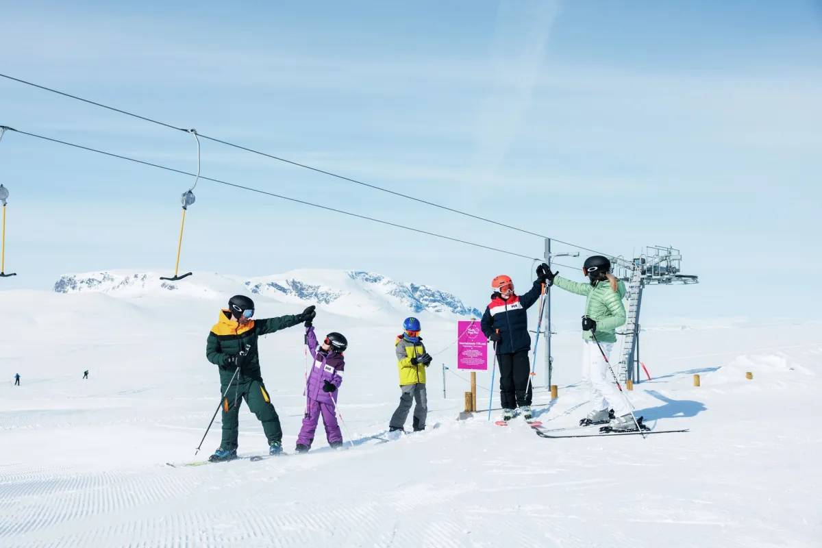 Familie på ski geilo high five